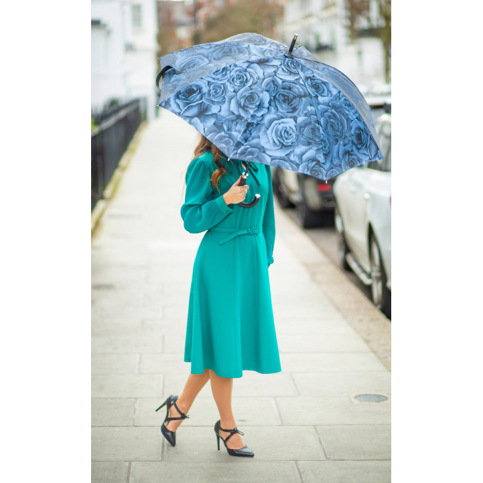 Женский зонт-трость класса Люкс Fulton Diamond L850 Princess UV Navy Rose (Синие розы)